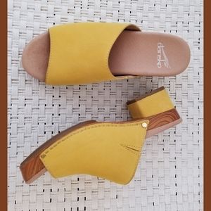 dansko maci yellow